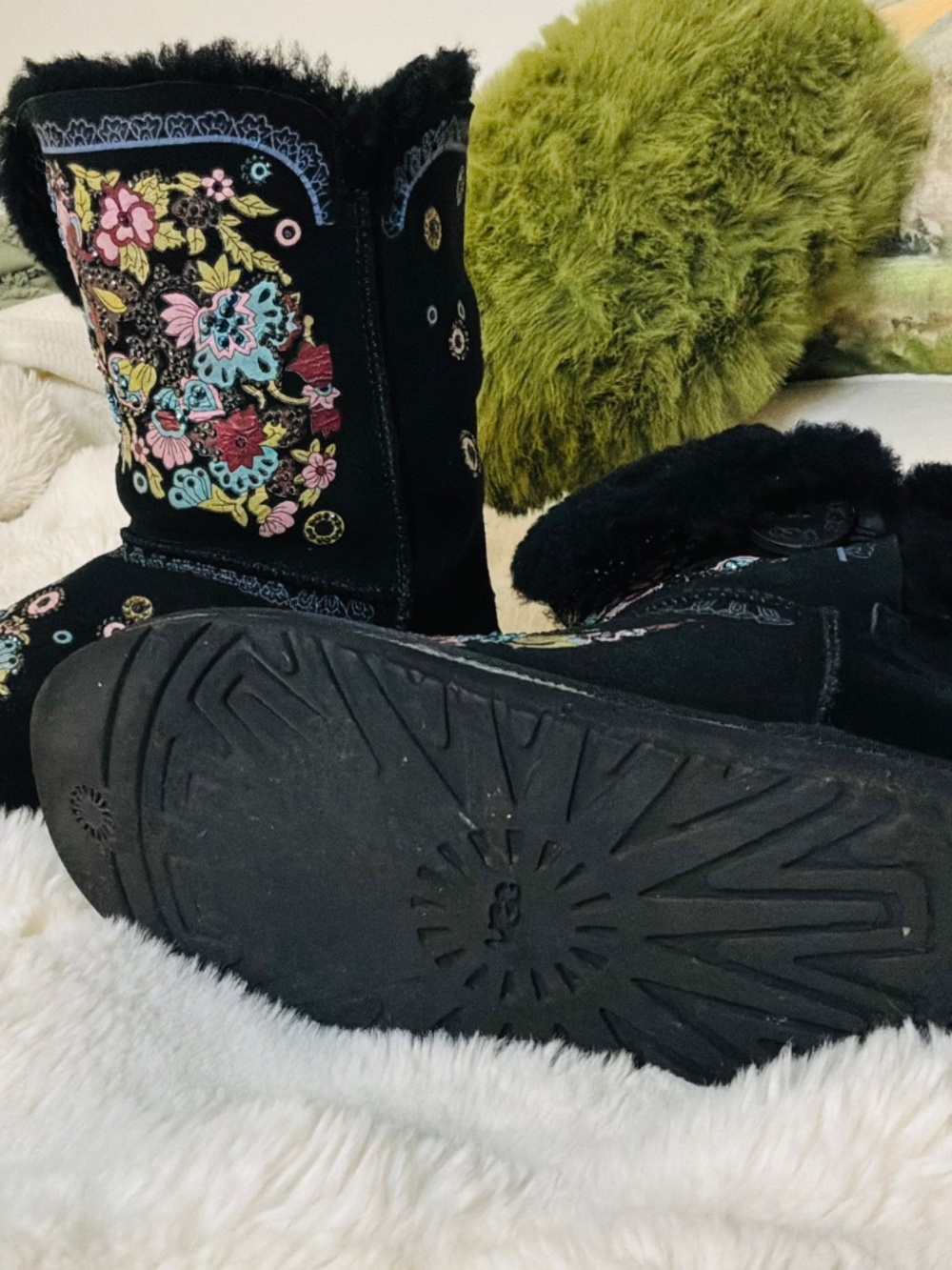 RARE VINTAGE UGG Juliette Floral Embroidered Suede Boots Size 9 - Picture 5 of 12